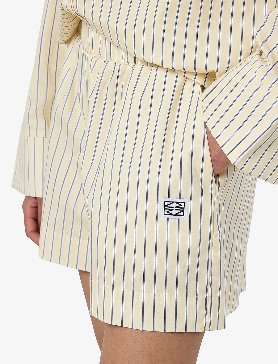 NOISY MAY - NMFRIDA SHORTS WVN BOX - casual shorts - pastel yellow - 5