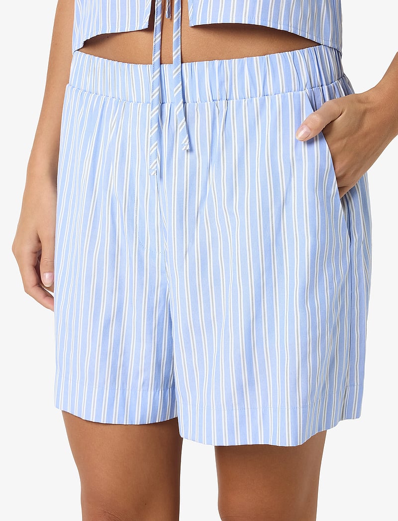 NOISY MAY - NMFRIDA SHORTS WVN S* - casual shorts - sky blue - 4