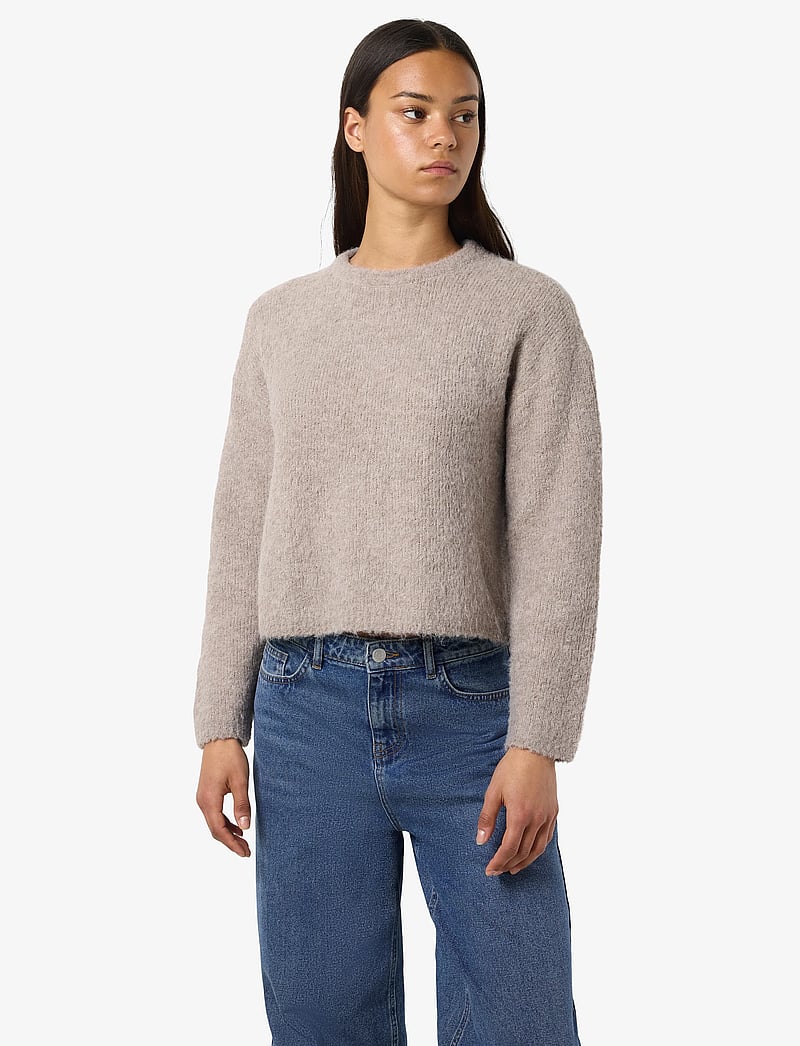 NOISY MAY - NMDOLLY L/S O-NECK KNIT FWD NOOS - striktrøjer - silver mink - 4