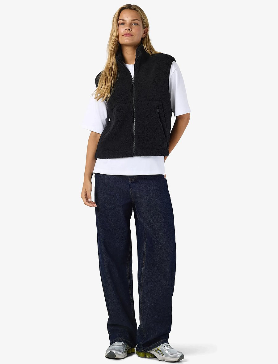 NOISY MAY - NMMASEY SHORT TEDDY VEST NOOS - fleece- und teddy-westen - black - 3