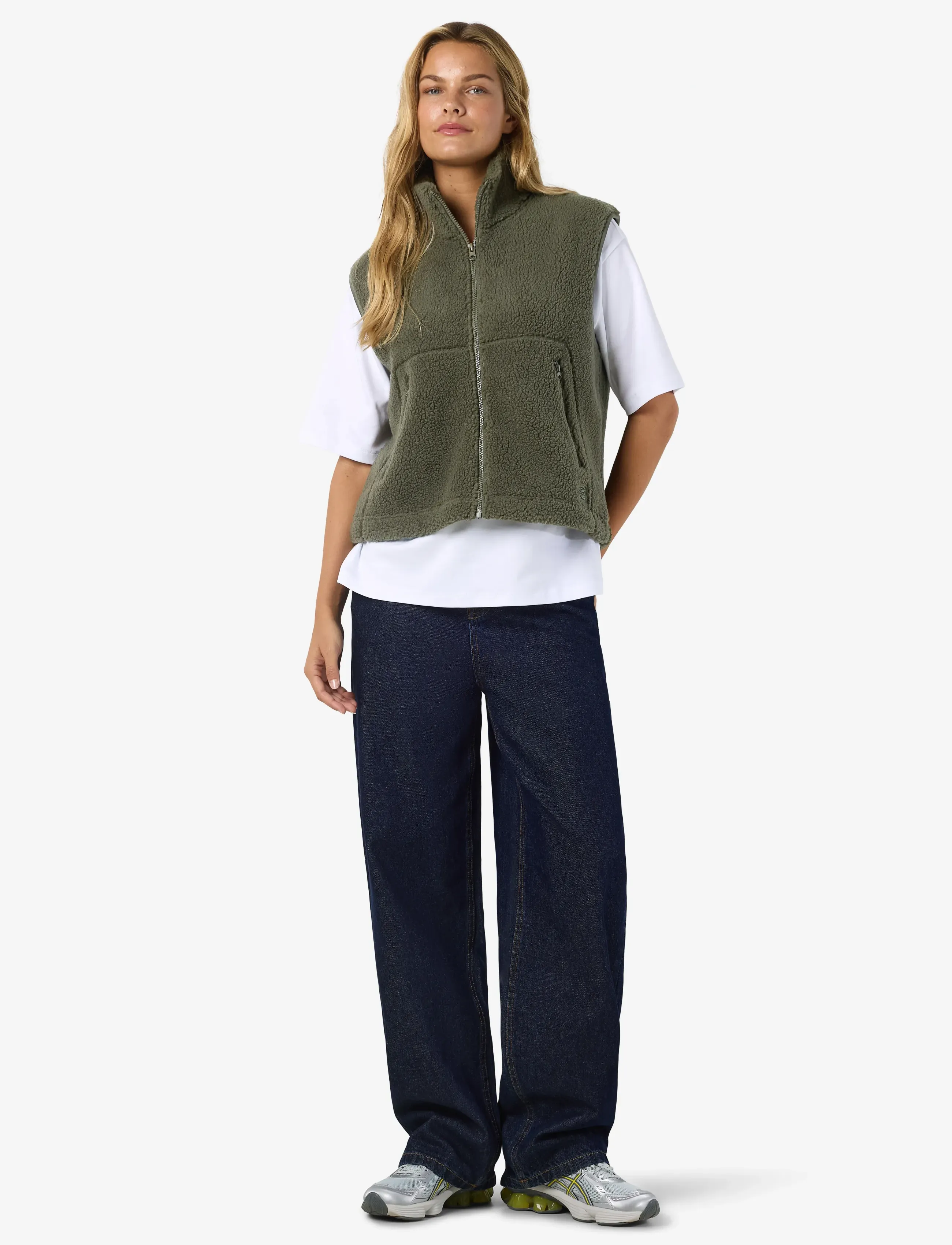NOISY MAY - NMMASEY SHORT TEDDY VEST NOOS - fleece- og teddyveste - kalamata - 3