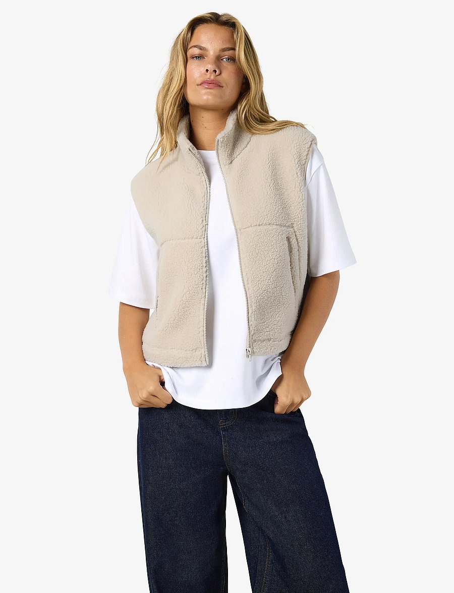 NOISY MAY - NMMASEY SHORT TEDDY VEST NOOS - teddy-vestid - silver lining - 5