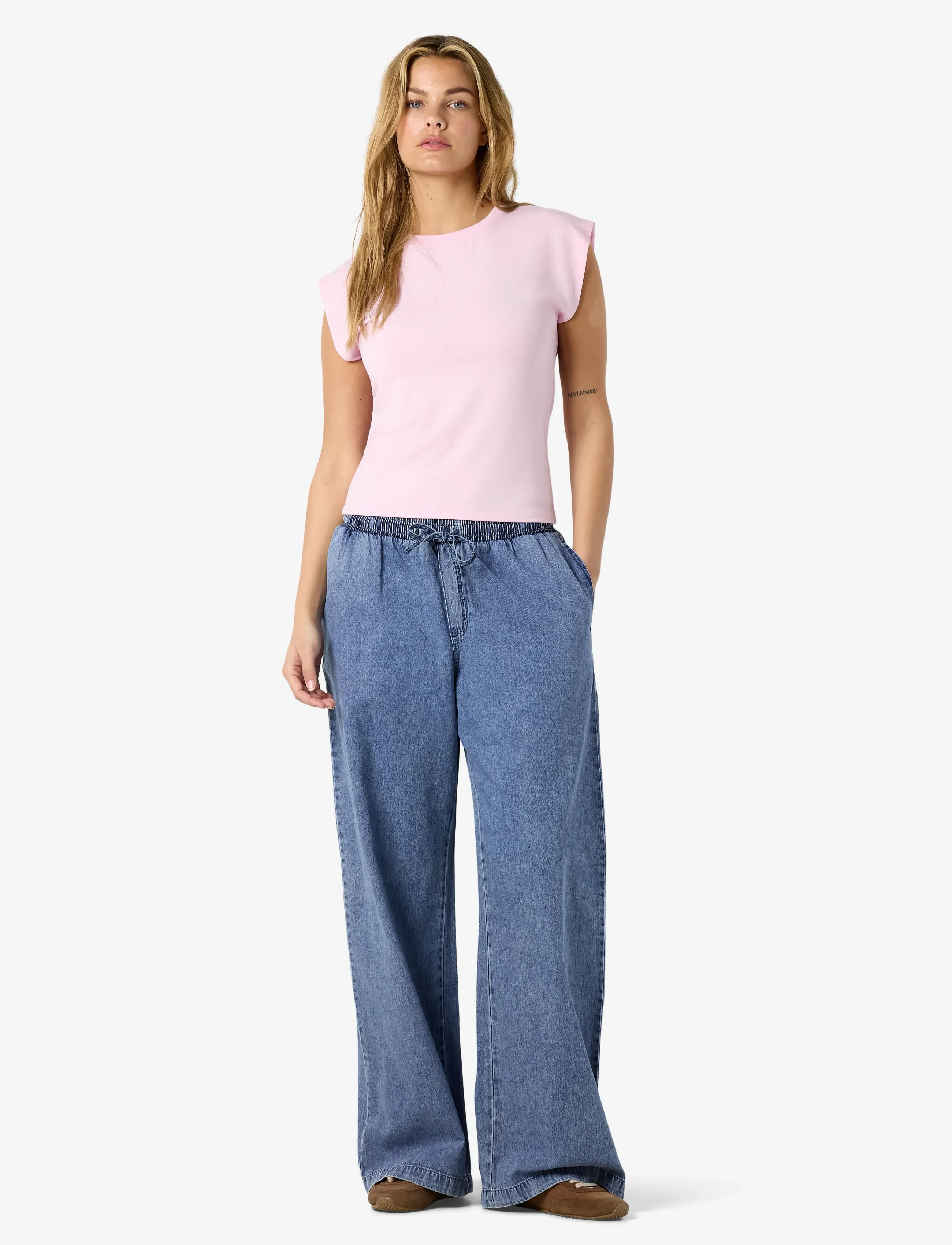 NOISY MAY NMENZA MW WIDE PANTS MG004MB NOOS - Vaatteet - MEDIUM BLUE DENIM / blue