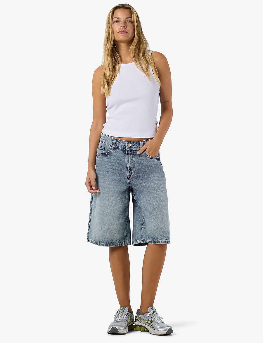 NOISY MAY - NMMINDIE NW BERMUDA SHORTS AZ411LB NOOS - short en jeans - light blue denim - 3