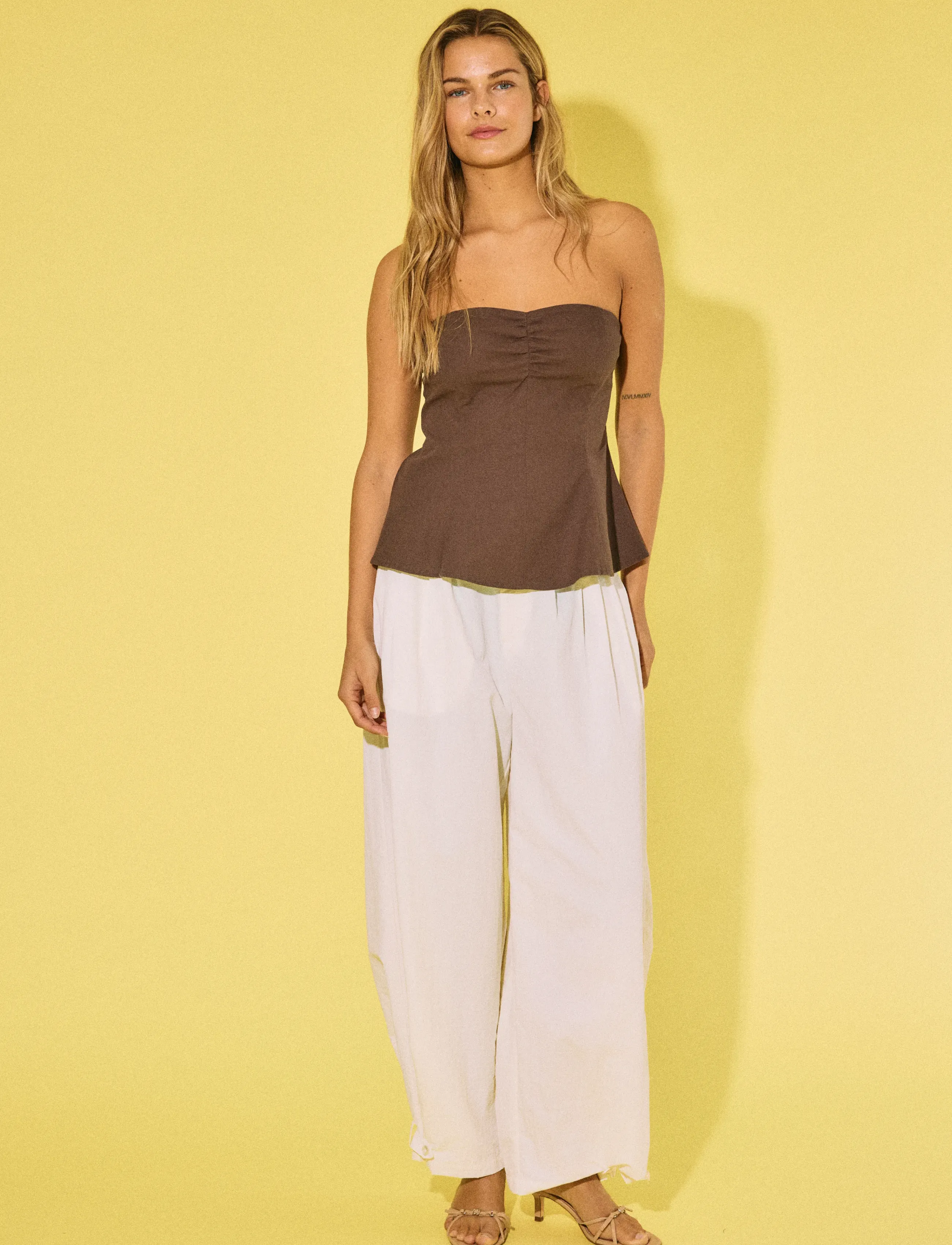 NOISY MAY Nmelide Mw Pleat Baloon Pant, M, Cream, Trousers > Barrel Trousers, Dame
