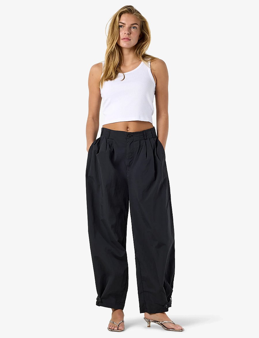 NOISY MAY - NMELIDE MW PLEAT BALOON PANT - barrel-bukser - obsidian - 2