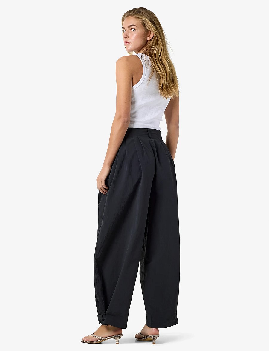 NOISY MAY - NMELIDE MW PLEAT BALOON PANT - barrel-bukser - obsidian - 3