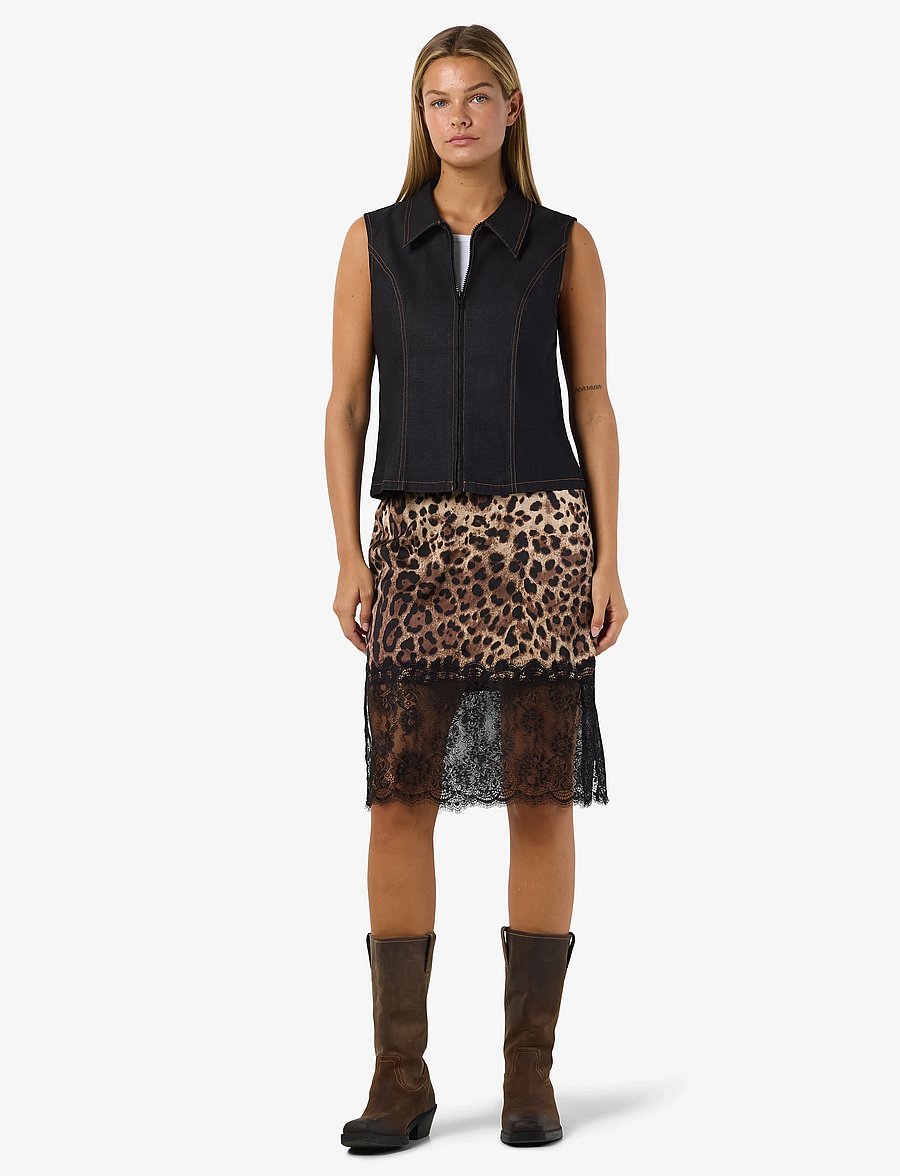 NOISY MAY - NMINFERNO MW SHORT SATIN LACE SKIRT - satinröcke - black - 3