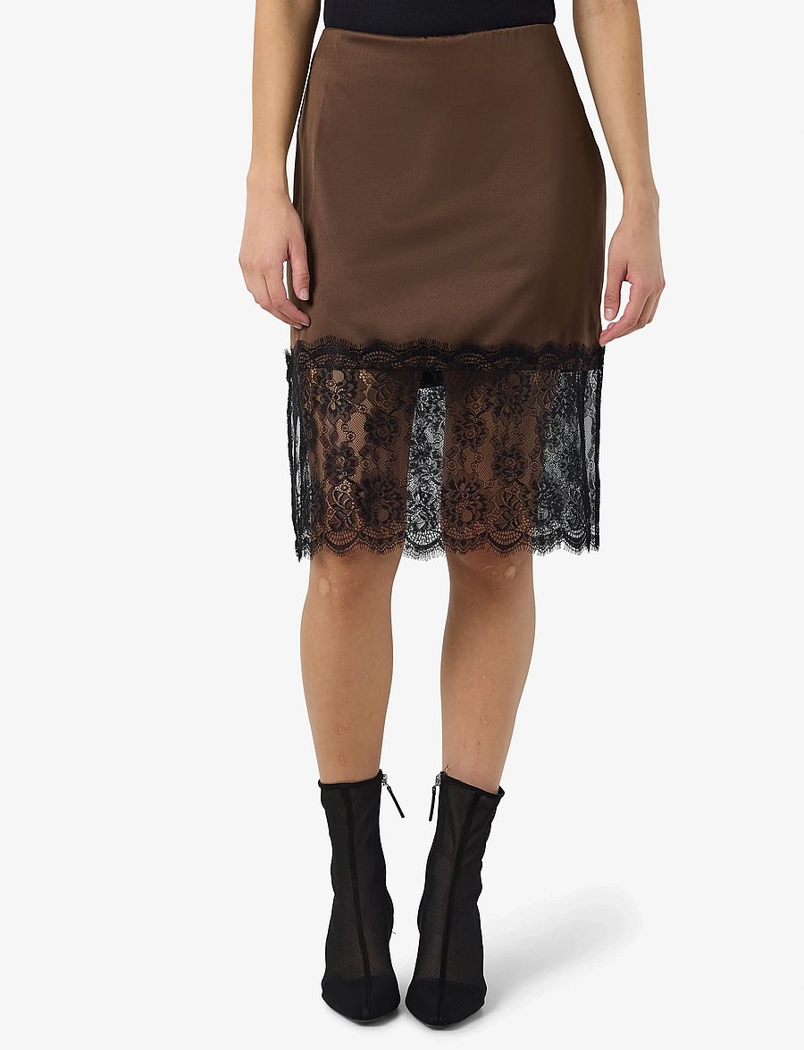 NOISY MAY - NMINFERNO MW SHORT SATIN LACE SKIRT - satin skirts - chocolate brown - 0