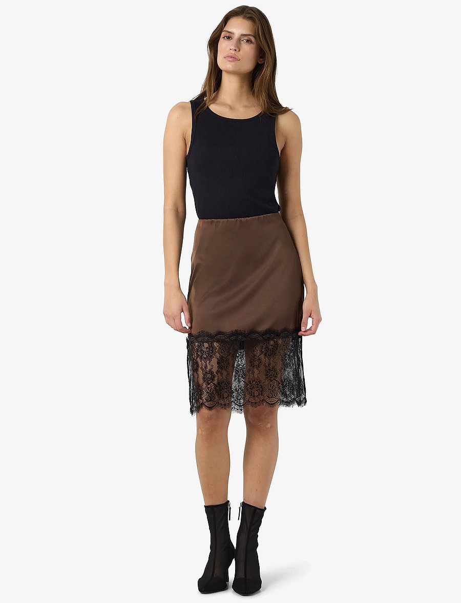 NOISY MAY - NMINFERNO MW SHORT SATIN LACE SKIRT - satin skirts - chocolate brown - 2