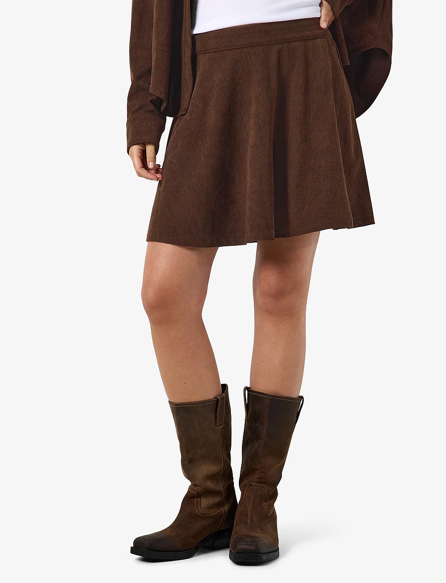 NOISY MAY - NMCARON MW CORDUROY ELASTIC SKIRT - short skirts - chocolate brown - 0