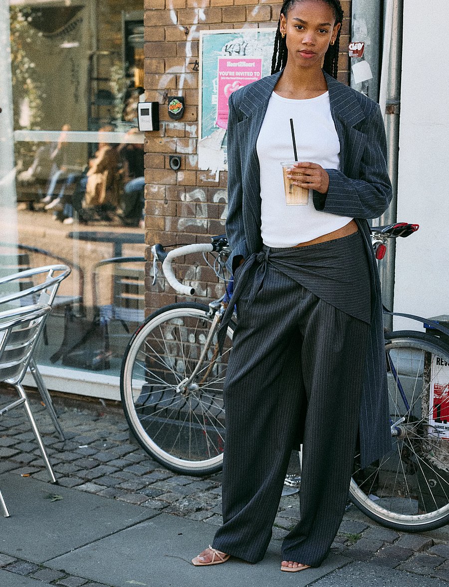 NOISY MAY - NMPINE MW PINSTRIPE SCARF PANT TNT/20 - hosen mit weitem bein - charcoal gray - 3