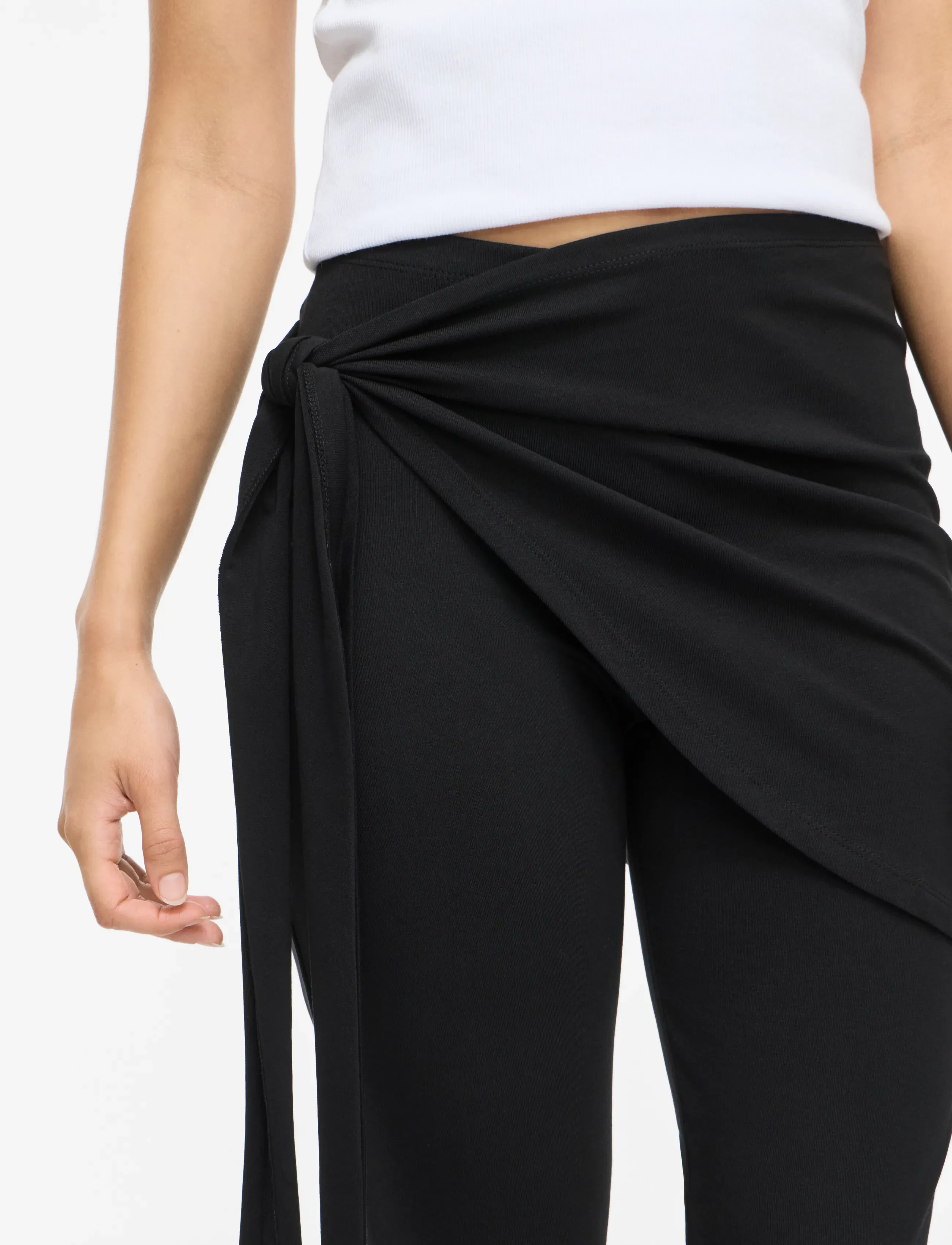 NOISY MAY - NMELLA MW CAPRI SCARF PANT - capri bukser - black - 5