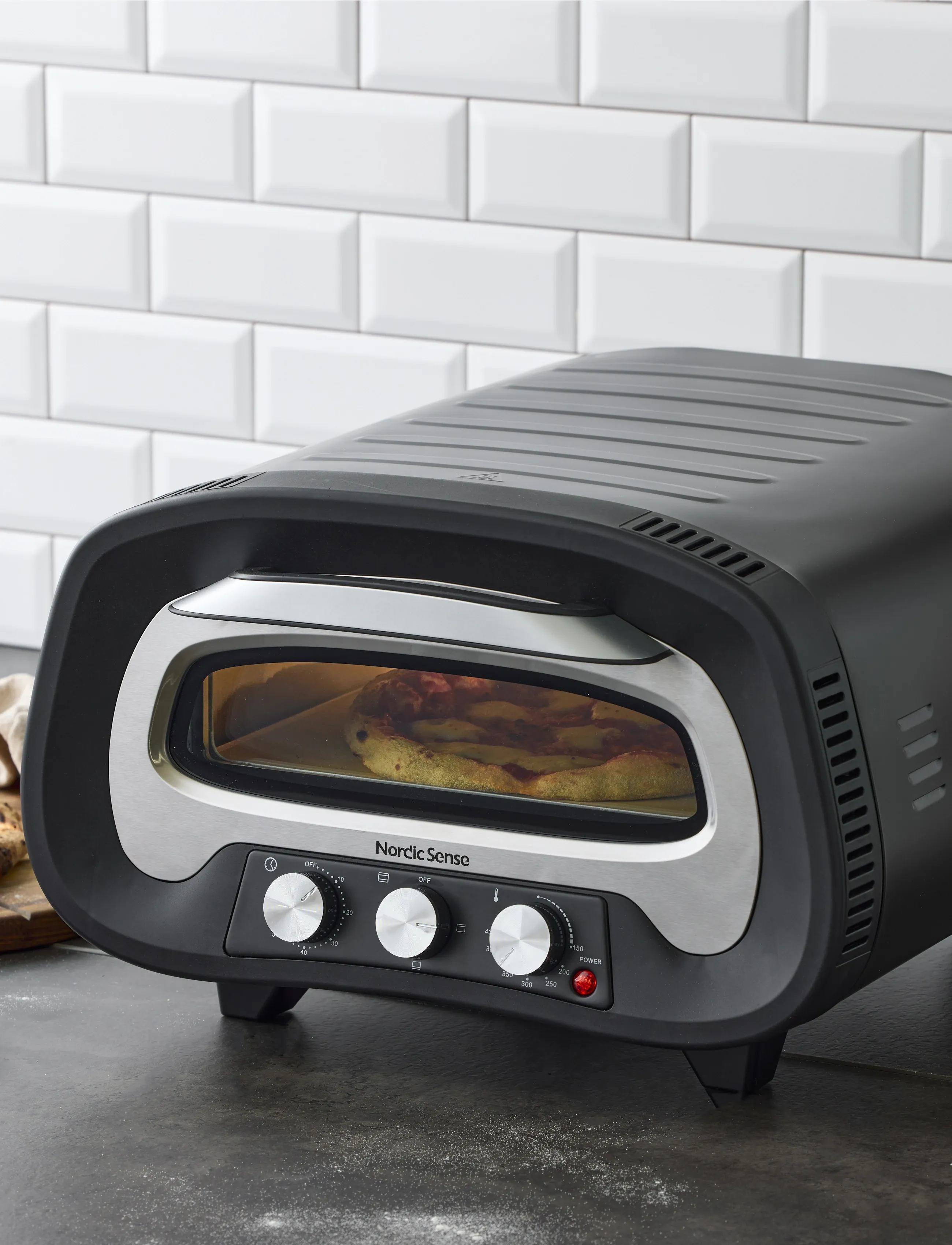 Nordic Sense Pizzaovn Elektrisk 2200 Watt, 46.1X48.6X28.9 cm x 46.1, Kitchen Tools, Schwarz - Pizza Cutters & Accessories, Homeware