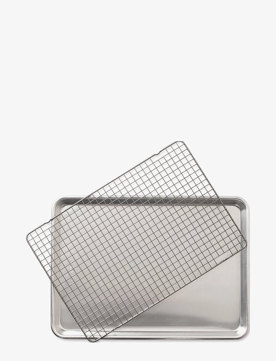 Nordic Ware - Naturals® Half Sheet with Oven-Safe Nonstick Grid - ahjuvormid - silver - 1