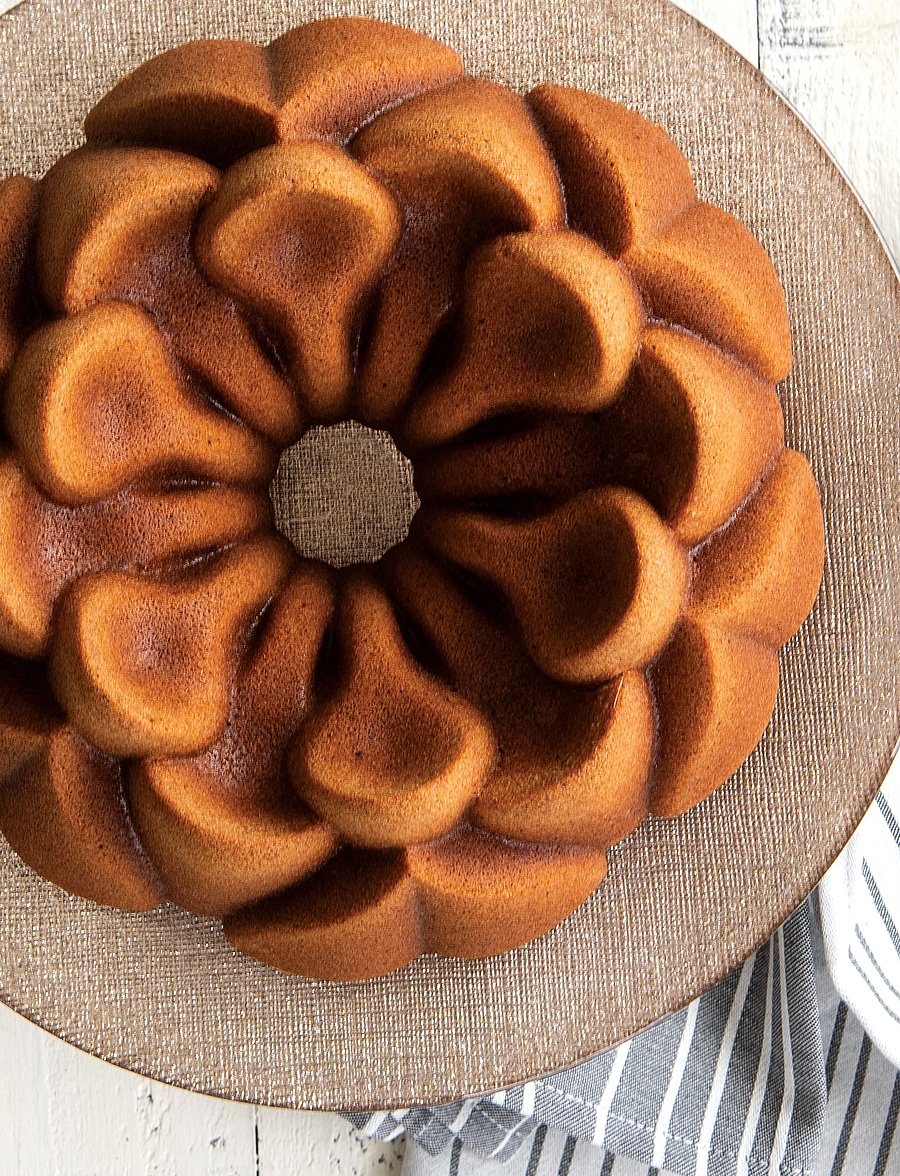 Nordic Ware - Magnolia Bundt® Pan - toffee - 1