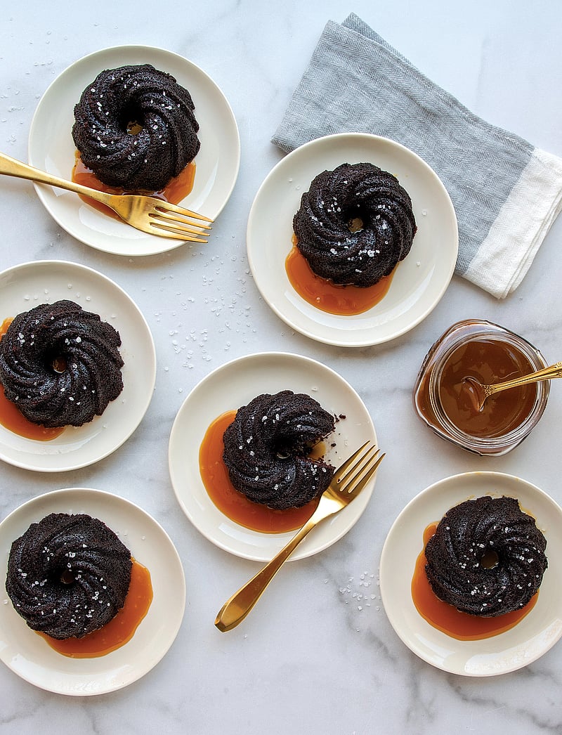 Nordic Ware - Swirl Bundtlette Pan - küpsise- ja koogivormid - gold - 1