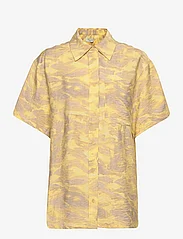 NORR - Alyssa shirt - kortærmede skjorter - light yellow print - 0