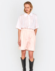NORR - Coby SS shirt - overhemden met korte mouwen - light pink stripe - 4