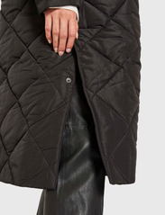 NORR - Alma slit quilted jacket - forårsjakker - black - 9