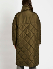 NORR - Alma slit quilted jacket - forårsjakker - dark army - 5