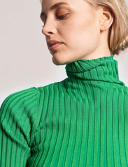 NORR - Franco knit tee - neulepuserot - green - 2