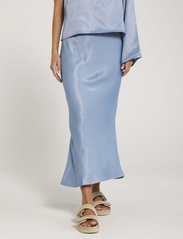 NORR - Portia skirt - satinnederdele - dusty blue - 5