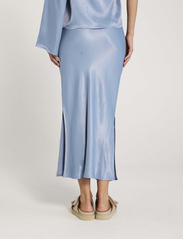 NORR - Portia skirt - satinnederdele - dusty blue - 6