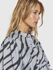 NORR - Tikka shirt - langermede bluser - zebra print - 5