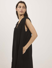 NORR - Alyssa midi dress - vidutinio ilgio suknelės - black - 4