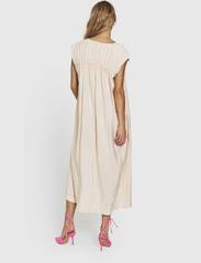 NORR - Alyssa midi dress - vidutinio ilgio suknelės - off-white - 3