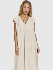 NORR - Alyssa midi dress - vidutinio ilgio suknelės - off-white - 4