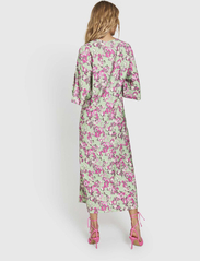 NORR - Alyssa V-neck dress - festtøj til outletpriser - meadow print - 3