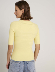 NORR - Sherry knit tee - megzti drabužiai - light yellow - 3