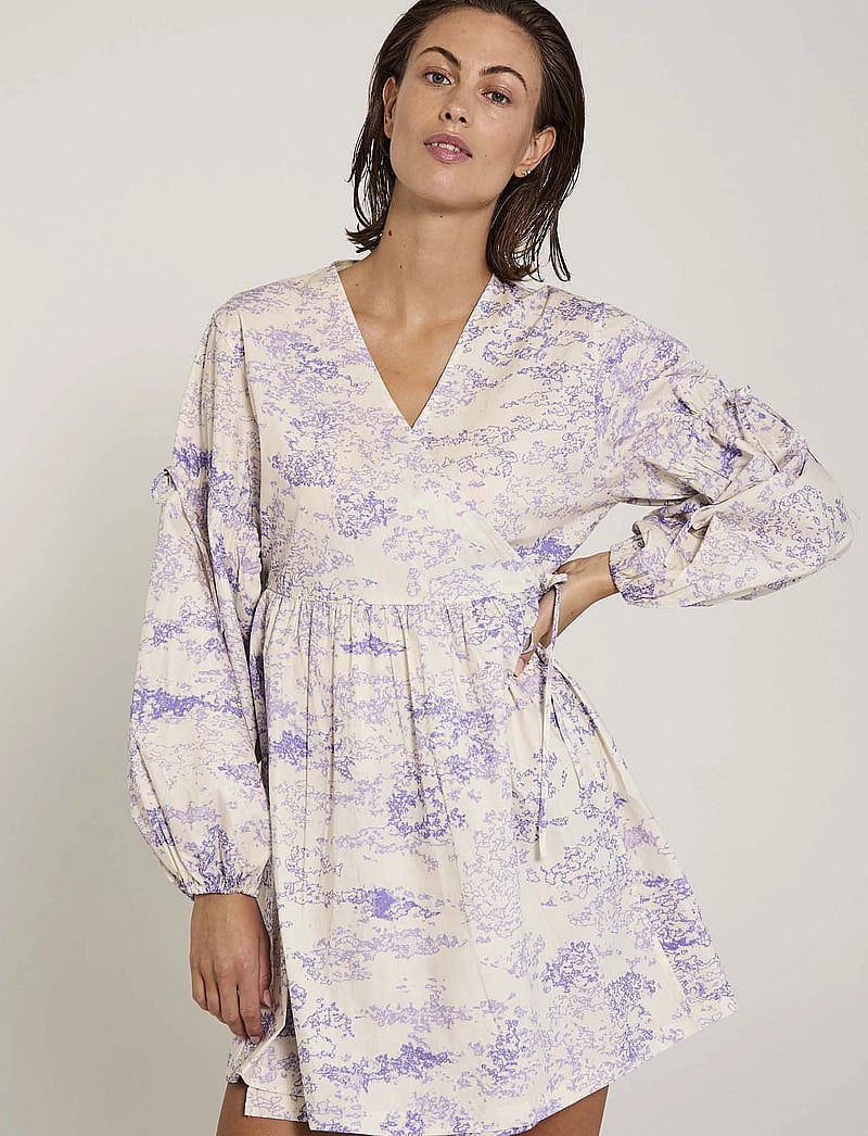 NORR - Wishfull wrap dress - wrap dresses - lavender print - 0
