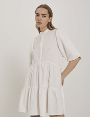 NORR - Fie short solid SS dress - skjortekjoler - white - 4