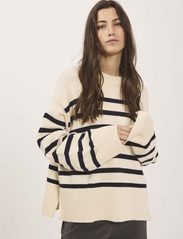 NORR - Lindsay new knit stripe top - trøjer - off white comb - 4