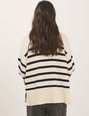 NORR - Lindsay new knit stripe top - neulepuserot - off white comb - 5