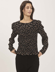 NORR - Sabby smock top - long-sleeved blouses - black flower print - 2