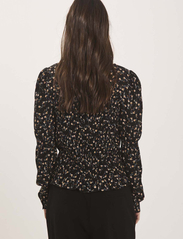 NORR - Sabby smock top - long-sleeved blouses - black flower print - 3