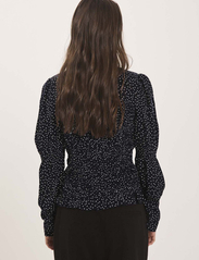 NORR - Sabby smock top - long-sleeved blouses - black print - 3