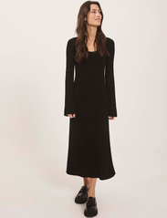 NORR - Sherry flared knit dress - strikkede kjoler - black - 1
