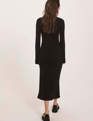 NORR - Sherry flared knit dress - strikkede kjoler - black - 3