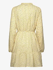 NORR - Opal seersucker dress - midi kjoler - light yellow flower aop - 1