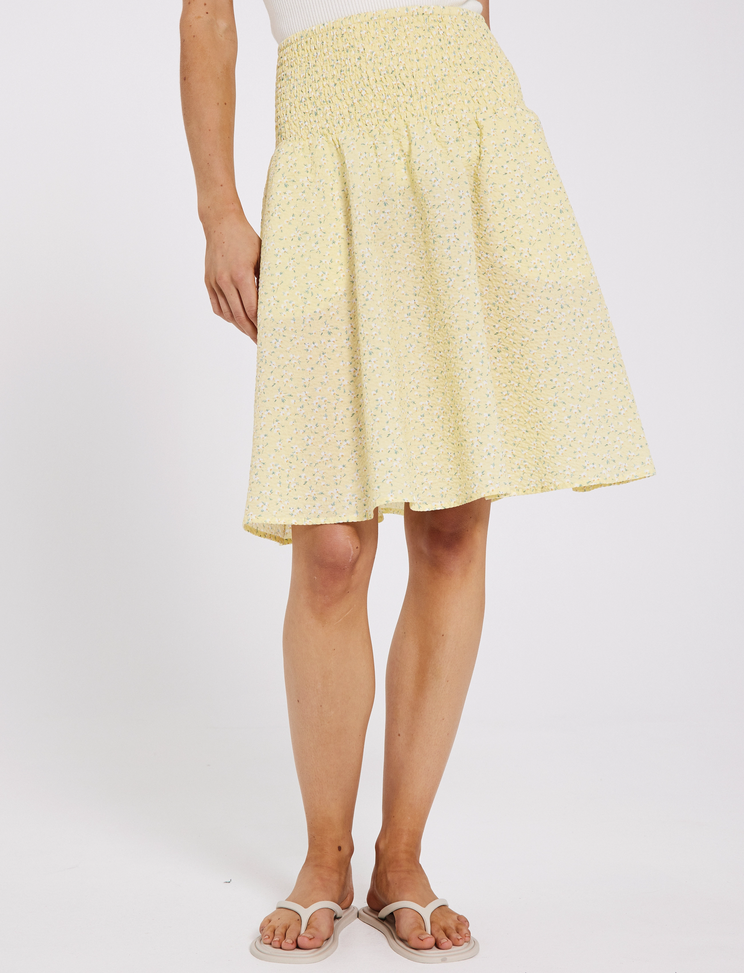NORR - Opal seersucker skirt - midi nederdele - light yellow flower aop - 3