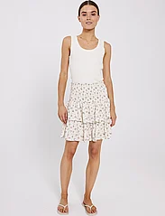 NORR - Sabby skirt - korte rokken - off-white flower print aop - 0