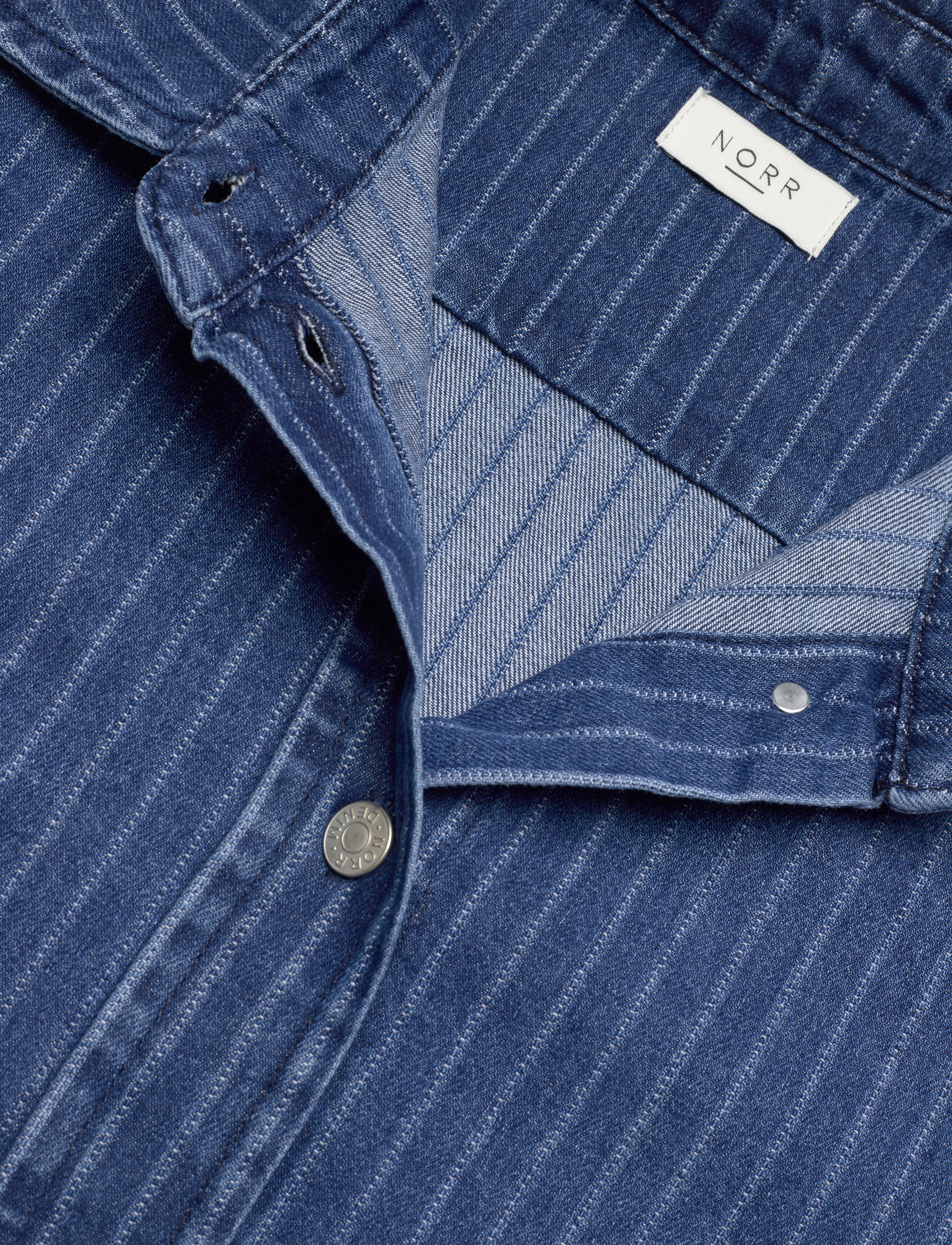 NORR - Kenzie oversized denim shirt - denimskjorter - clear blue w. stripes - 4