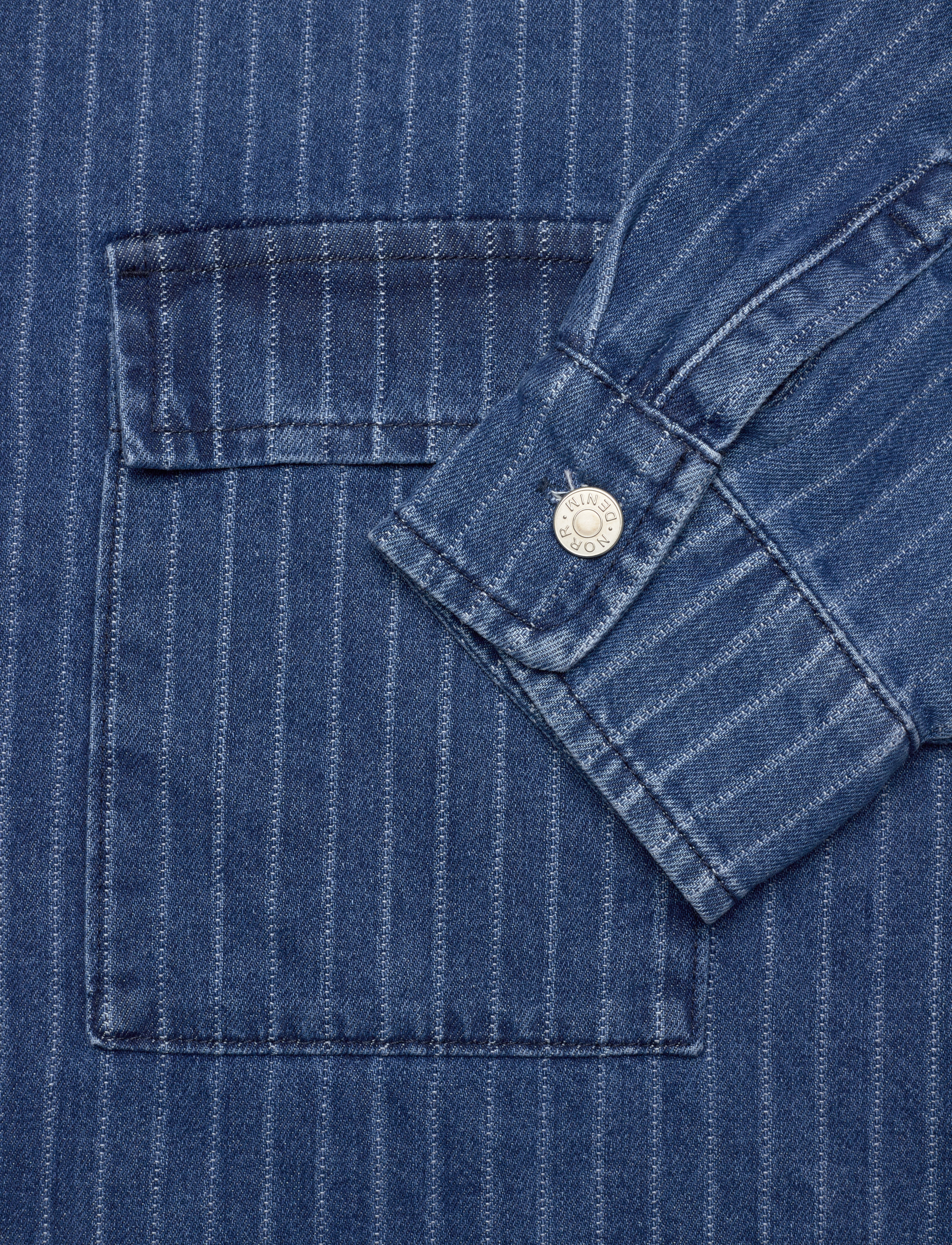 NORR - Kenzie oversized denim shirt - denimskjorter - clear blue w. stripes - 5