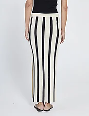 NORR - Stilla blocking knit skirt - maxi nederdele - black stripe - 5