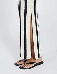 NORR - Stilla blocking knit skirt - maxi nederdele - black stripe - 6